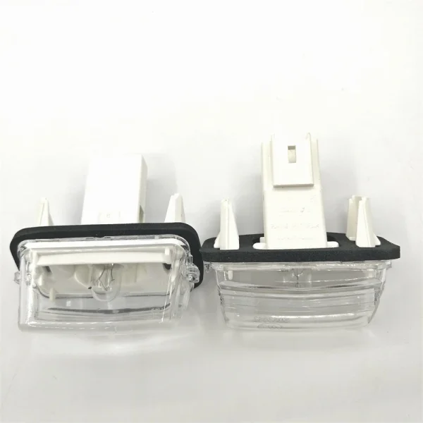 Komplet jasnobiałych świateł tablicy rejestracyjnej do samochodów Peugeot 206, 207, 306, 307, 406, 407 i Citroen C3, C4 Picasso - 2 szt. OEM 6340F9
